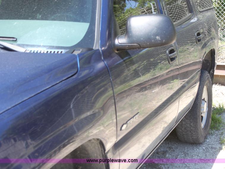 image for item I7288 2002 Chevrolet Tahoe SUV
