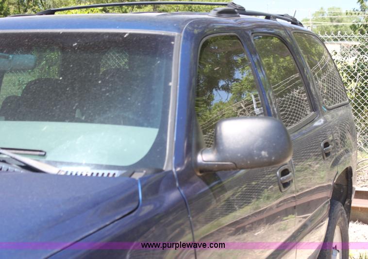 image for item I7288 2002 Chevrolet Tahoe SUV