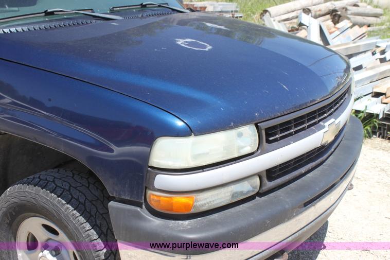 image for item I7288 2002 Chevrolet Tahoe SUV