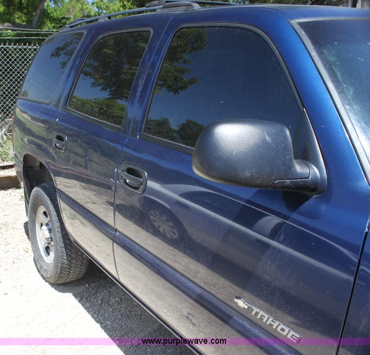 image for item I7288 2002 Chevrolet Tahoe SUV