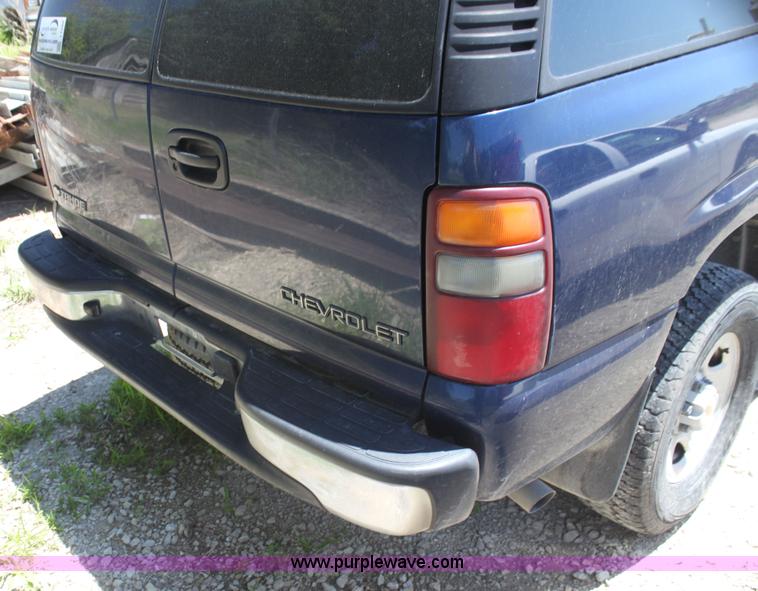 image for item I7288 2002 Chevrolet Tahoe SUV