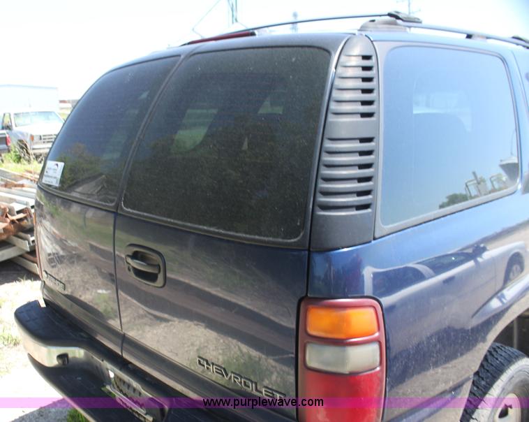 image for item I7288 2002 Chevrolet Tahoe SUV