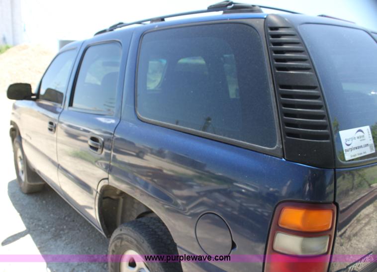 image for item I7288 2002 Chevrolet Tahoe SUV