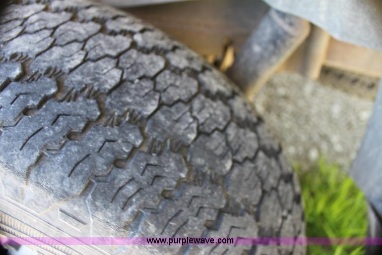 image for item I7288 2002 Chevrolet Tahoe SUV