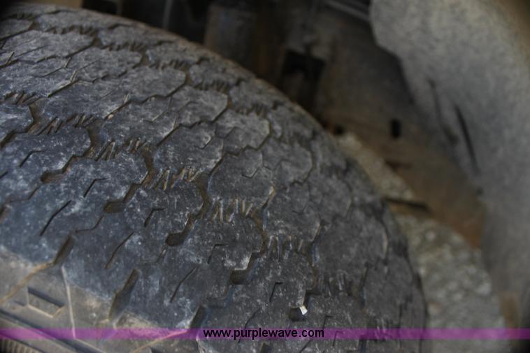 image for item I7288 2002 Chevrolet Tahoe SUV