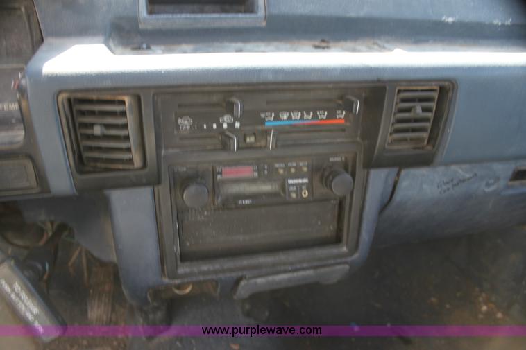 image for item I7290 1991 Mitsubishi Mighty Max Macrocab pickup truck