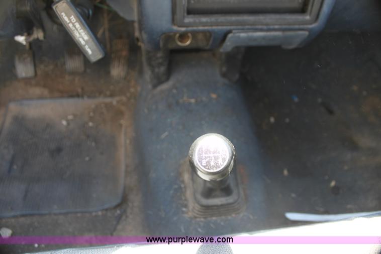 image for item I7290 1991 Mitsubishi Mighty Max Macrocab pickup truck