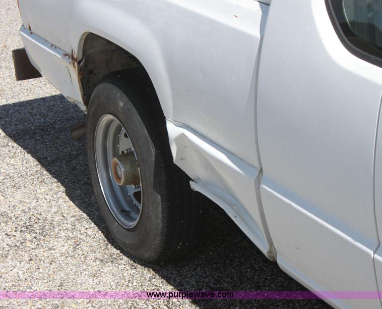 image for item I7290 1991 Mitsubishi Mighty Max Macrocab pickup truck