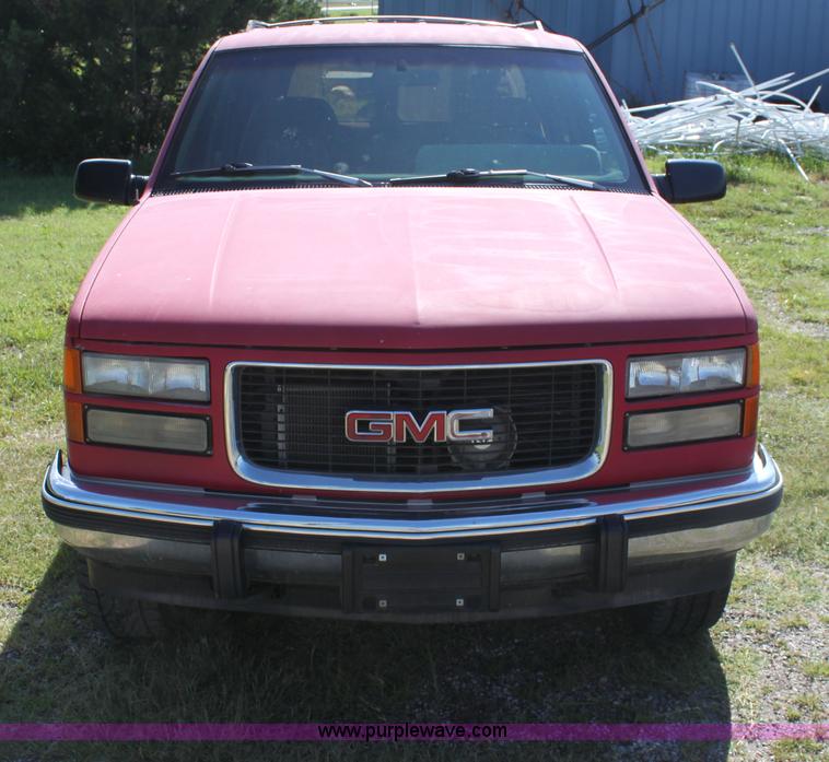 image for item I7296 1993 GMC Suburban 1500 SUV