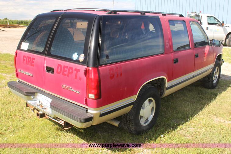 image for item I7296 1993 GMC Suburban 1500 SUV
