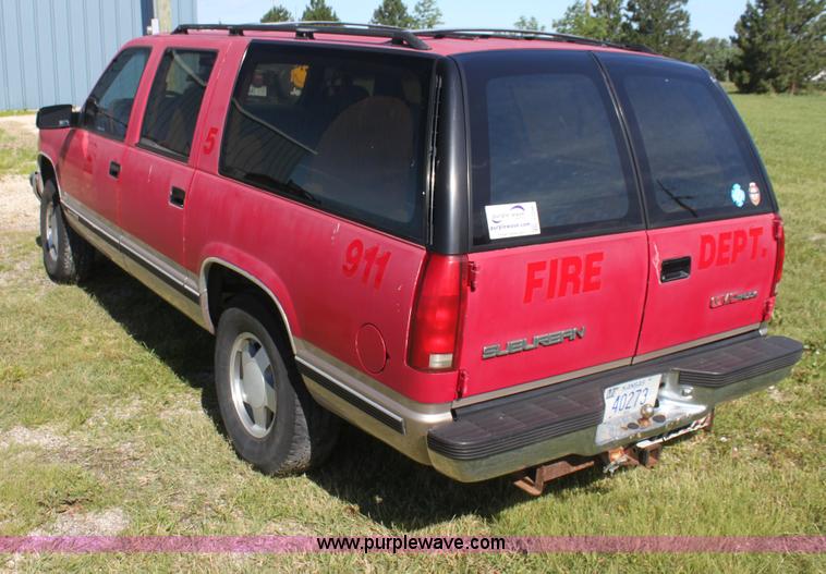 image for item I7296 1993 GMC Suburban 1500 SUV