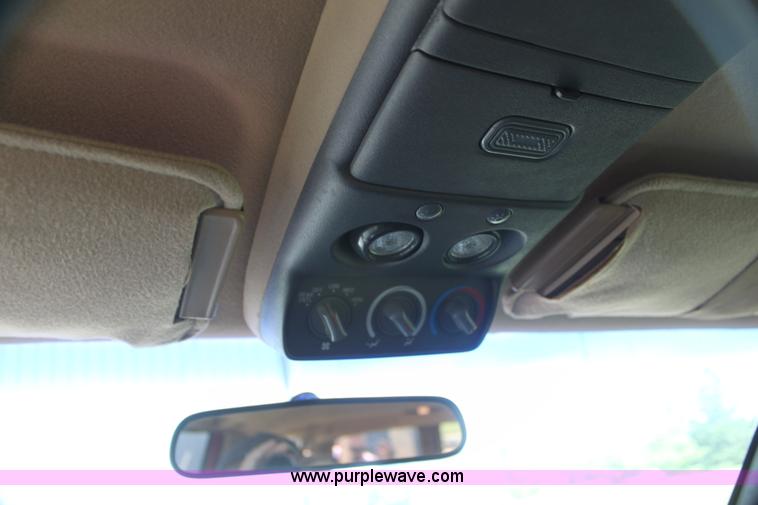 image for item I7296 1993 GMC Suburban 1500 SUV