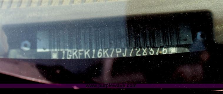 image for item I7296 1993 GMC Suburban 1500 SUV