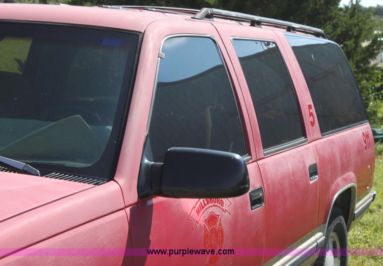 image for item I7296 1993 GMC Suburban 1500 SUV