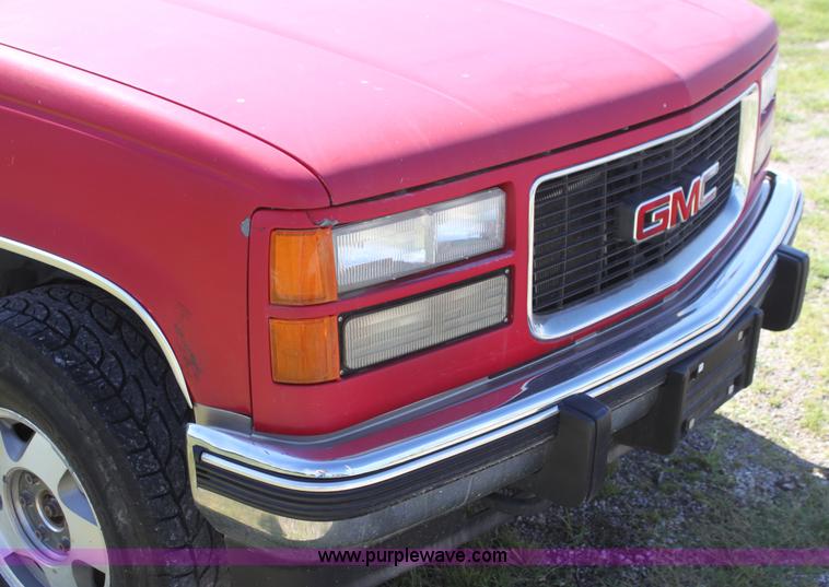 image for item I7296 1993 GMC Suburban 1500 SUV