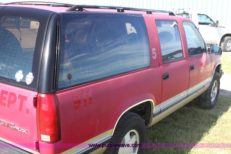 image for item I7296 1993 GMC Suburban 1500 SUV