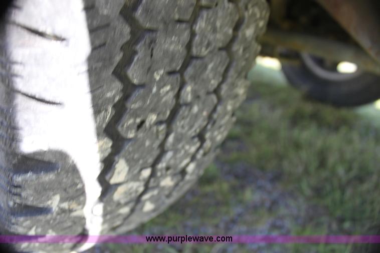 image for item I7296 1993 GMC Suburban 1500 SUV