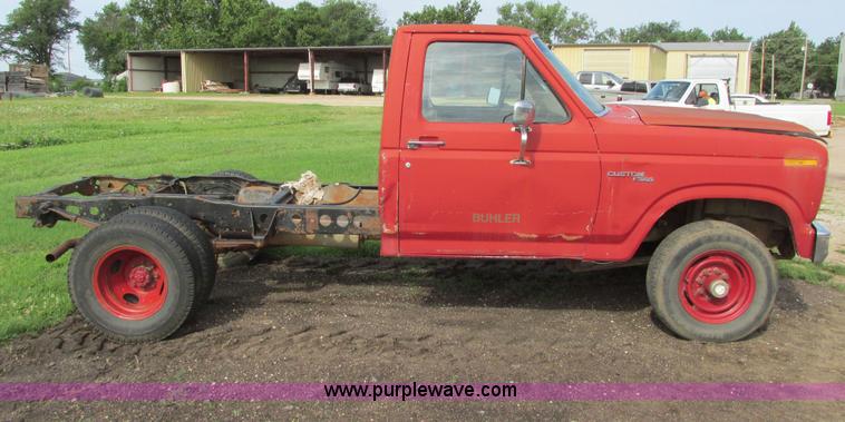 image for item I9545 1980 Ford F350 truck cab and chassis