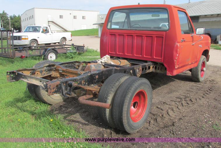 image for item I9545 1980 Ford F350 truck cab and chassis