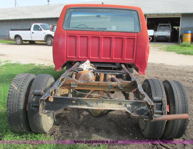 image for item I9545 1980 Ford F350 truck cab and chassis