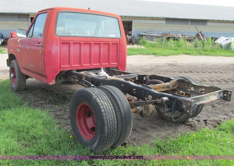 image for item I9545 1980 Ford F350 truck cab and chassis