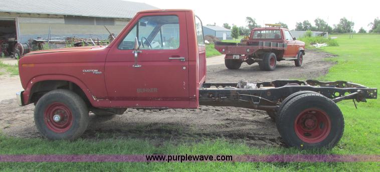 image for item I9545 1980 Ford F350 truck cab and chassis
