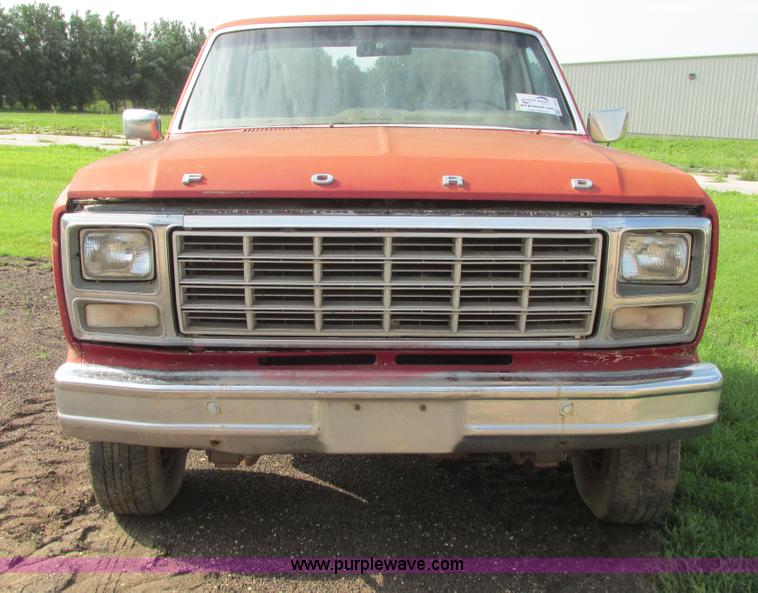 image for item I9545 1980 Ford F350 truck cab and chassis