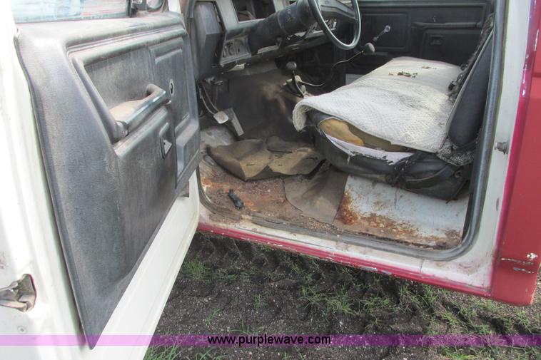 image for item I9545 1980 Ford F350 truck cab and chassis
