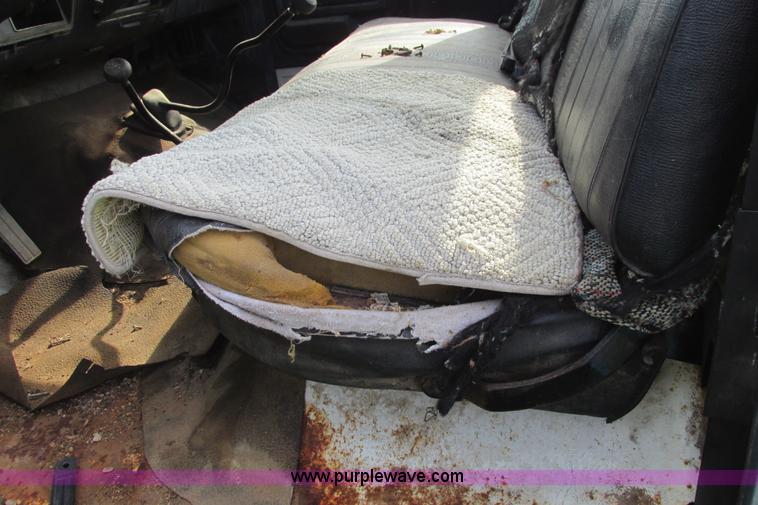 image for item I9545 1980 Ford F350 truck cab and chassis