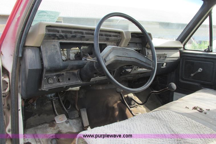 image for item I9545 1980 Ford F350 truck cab and chassis