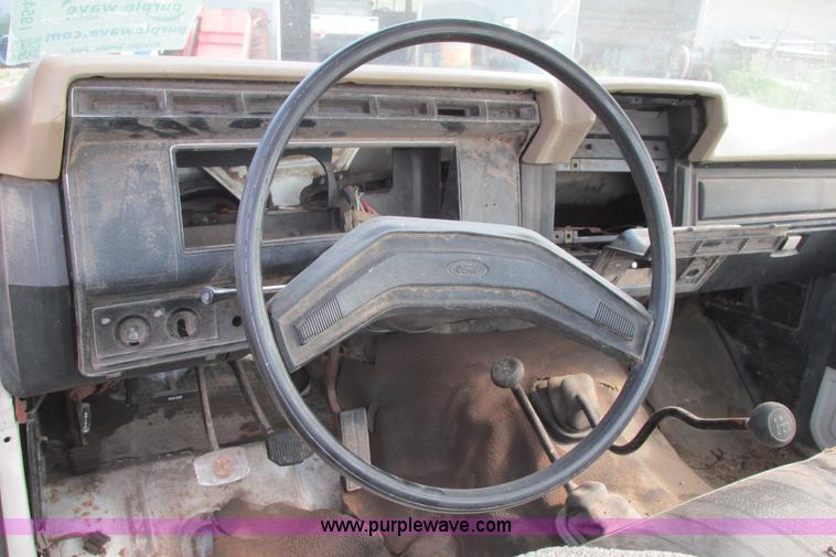 image for item I9545 1980 Ford F350 truck cab and chassis