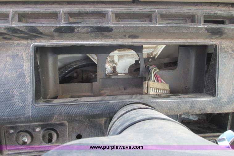 image for item I9545 1980 Ford F350 truck cab and chassis