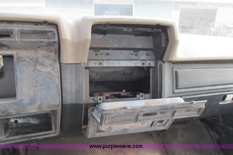 image for item I9545 1980 Ford F350 truck cab and chassis