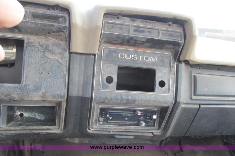 image for item I9545 1980 Ford F350 truck cab and chassis