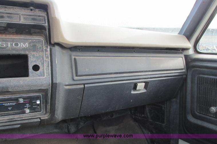 image for item I9545 1980 Ford F350 truck cab and chassis