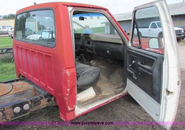 image for item I9545 1980 Ford F350 truck cab and chassis
