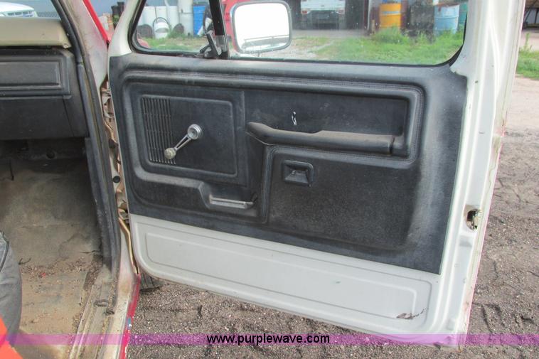 image for item I9545 1980 Ford F350 truck cab and chassis