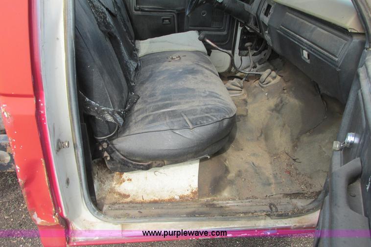 image for item I9545 1980 Ford F350 truck cab and chassis