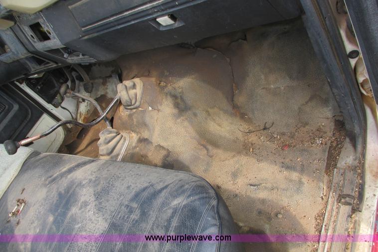 image for item I9545 1980 Ford F350 truck cab and chassis