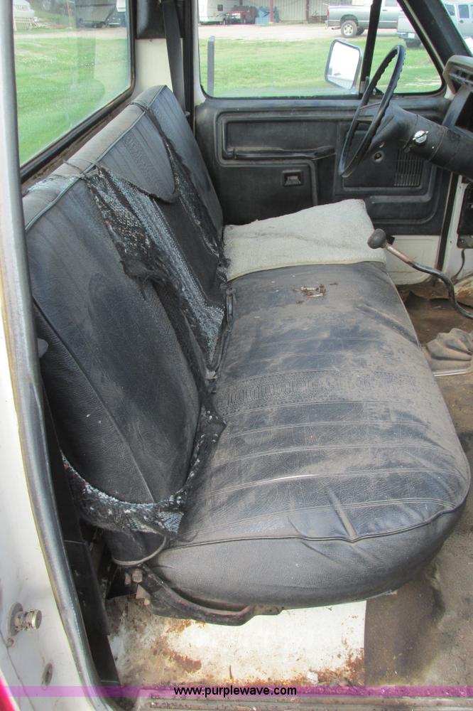 image for item I9545 1980 Ford F350 truck cab and chassis