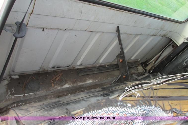 image for item I9545 1980 Ford F350 truck cab and chassis