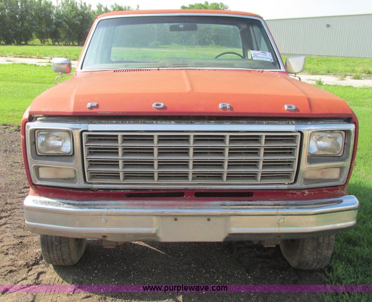 image for item I9545 1980 Ford F350 truck cab and chassis