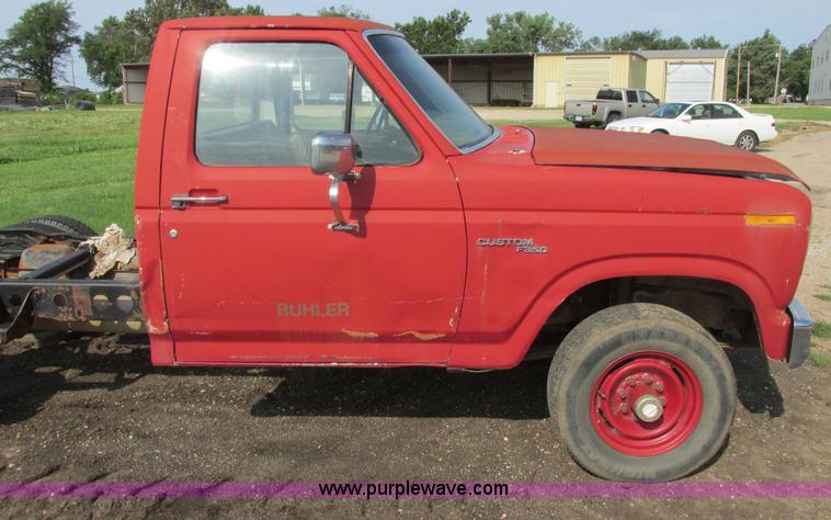 image for item I9545 1980 Ford F350 truck cab and chassis