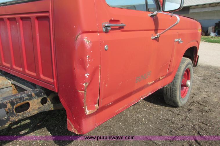 image for item I9545 1980 Ford F350 truck cab and chassis