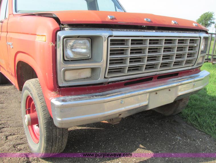 image for item I9545 1980 Ford F350 truck cab and chassis