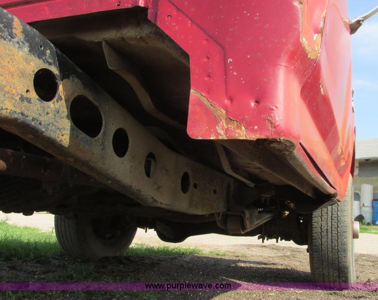 image for item I9545 1980 Ford F350 truck cab and chassis