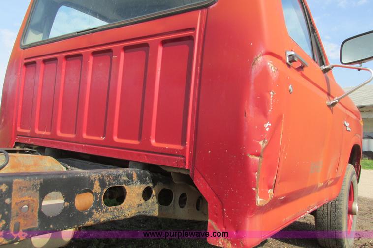 image for item I9545 1980 Ford F350 truck cab and chassis