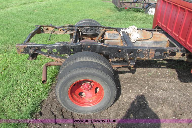 image for item I9545 1980 Ford F350 truck cab and chassis