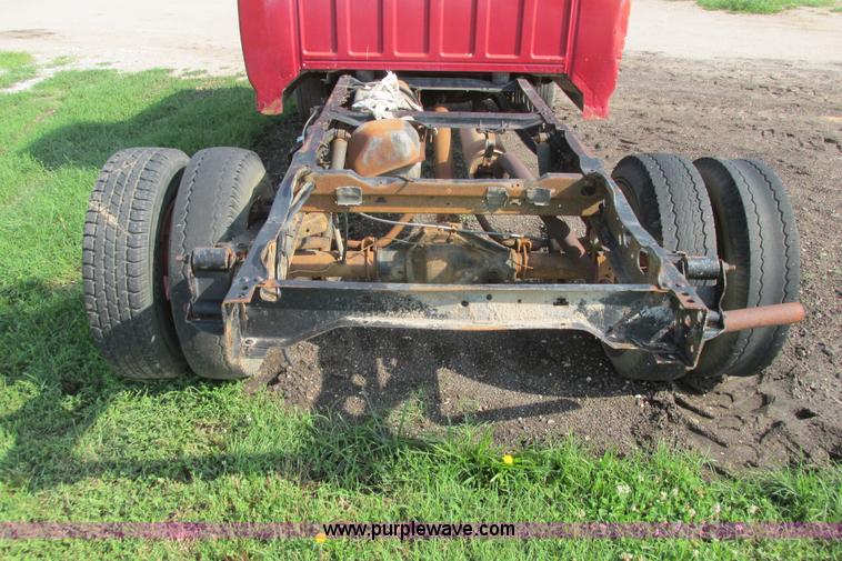 image for item I9545 1980 Ford F350 truck cab and chassis