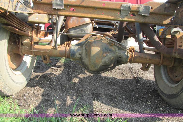 image for item I9545 1980 Ford F350 truck cab and chassis